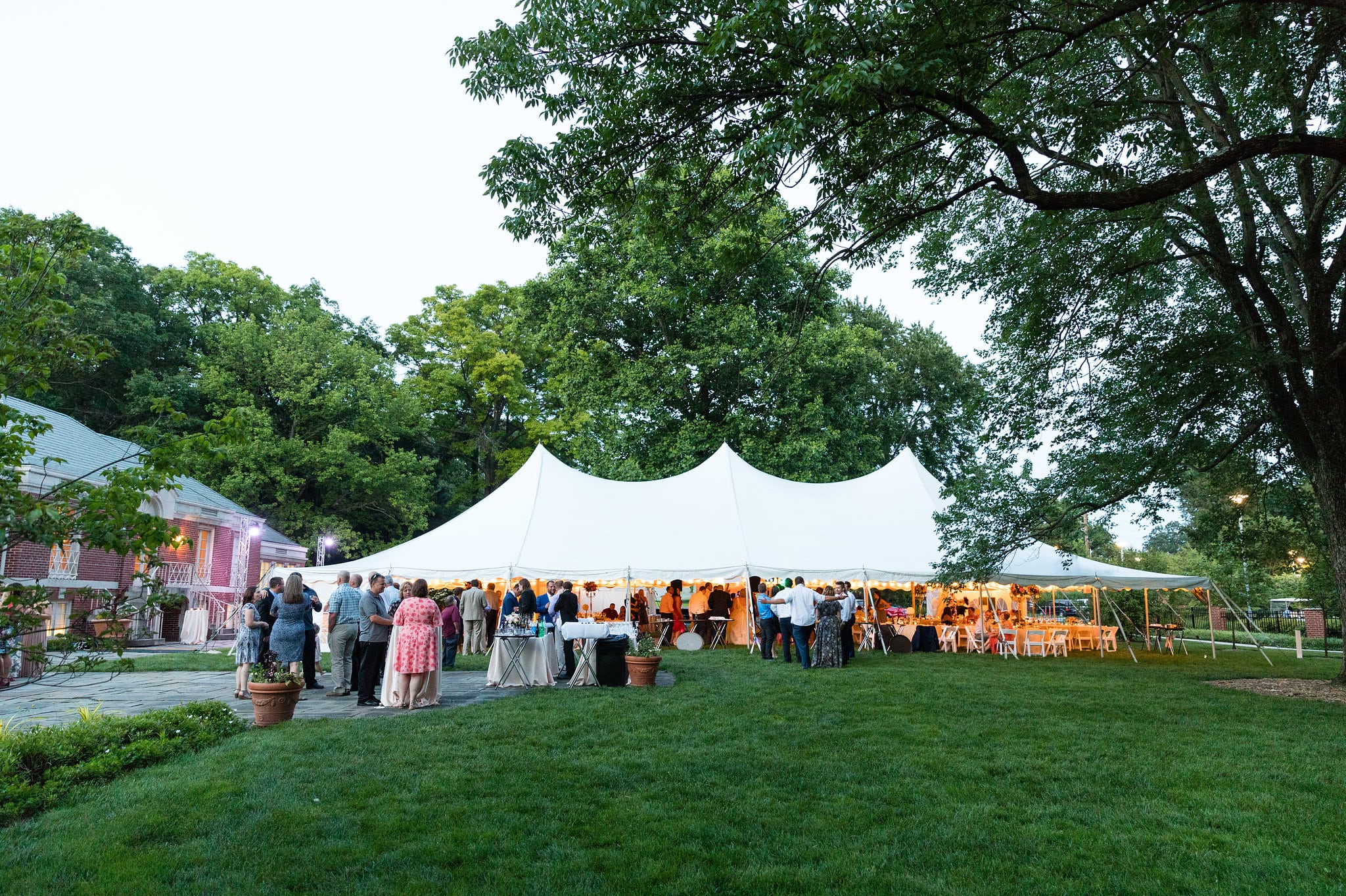 Tips for Hosting Outdoor Events Kahns Catering